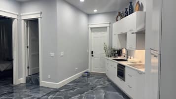 Microwave, stovetop, cookware/dishes/utensils