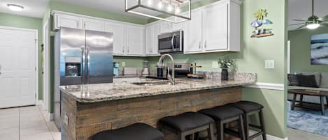 Casa, varias camas, vista al jardín (Beaver Creek) | Cocina privada | Cafetera y tetera