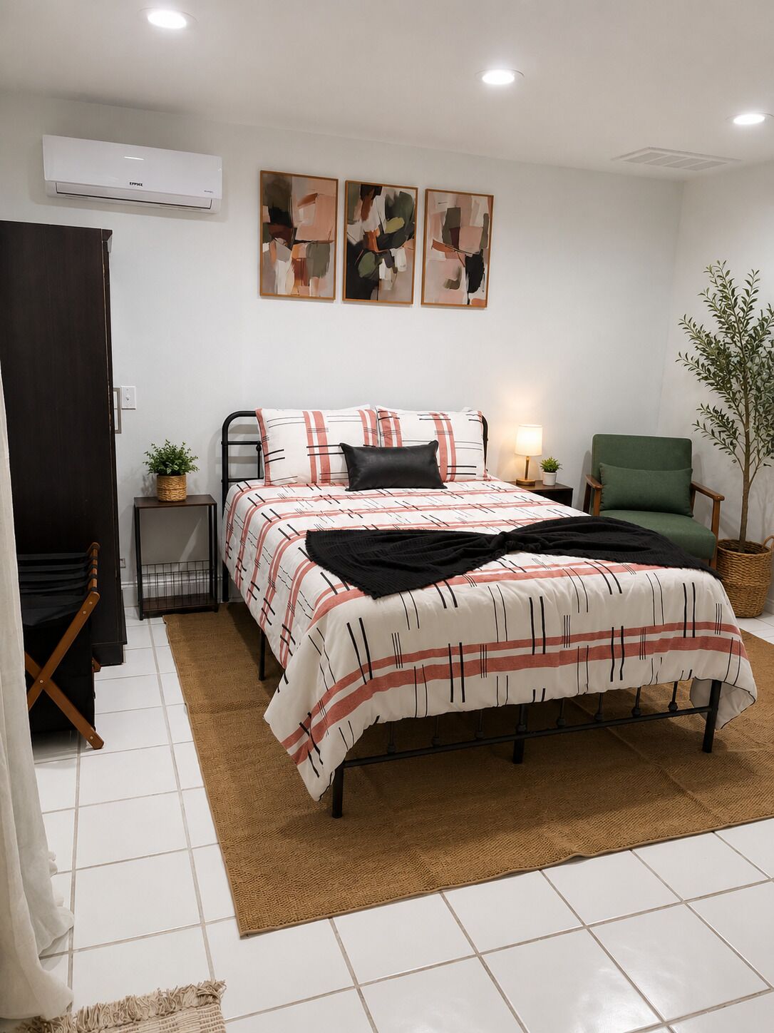 1 bedroom, iron/ironing board, WiFi (free), bed sheets