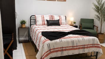 1 bedroom, iron/ironing board, WiFi (free), bed sheets