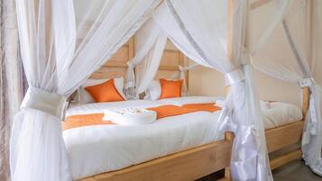 Habitación Deluxe con 1 cama doble o 2 individuales, balcón, vistas a la montaña | Escritorio