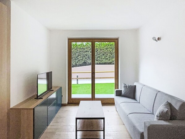 Living area - Lovely apartment for 6 people with hot tub, WIFI, TV, patio and panoramic view (Massimeno)