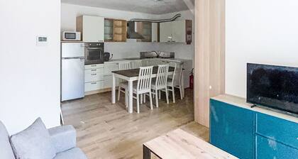 Gemütliche Wohnung für 6 Gäste mit W-LAN, Whirlpool, TV, Innenhof und Panoramablick