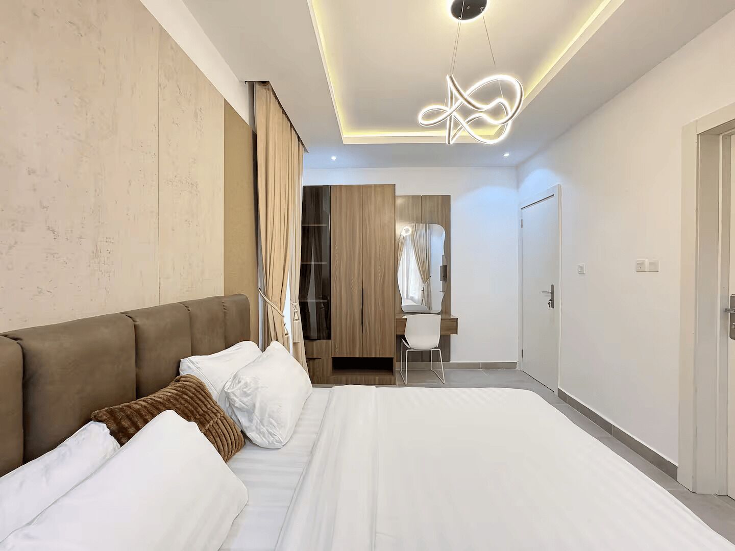 1 bedroom, desk, iron/ironing board, WiFi (free)