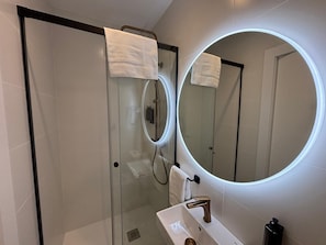 Chambre Double Supérieure, non-fumeur, vue ville | Salle de bain