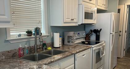 Cozy 1-bedroom tiny home in resort setting