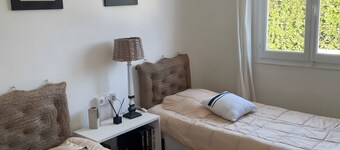 House with sea views and pool 100 m from the coast in S'Algar