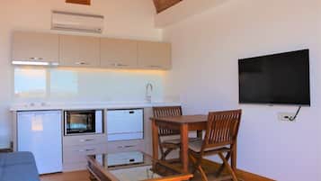 Suite familiar, patio, vistas al mar | Cocina básica privada