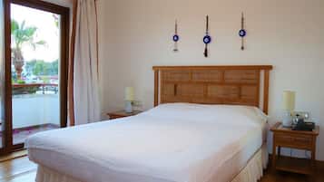 Habitación estándar con 1 cama doble o 2 individuales, patio, vistas al jardín | Wifi gratis