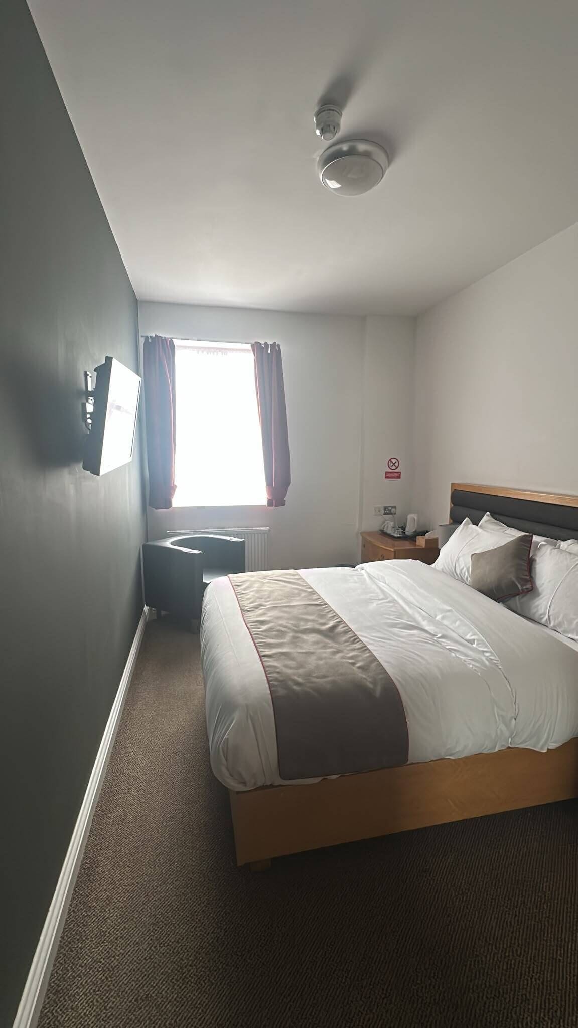 Classic Double Room | WiFi (free), bed sheets