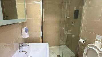 Singola Basic | Bagno | Combinazione doccia/vasca, asciugamani