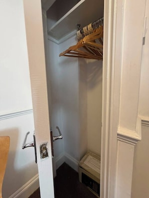 Basic Single Room | Interior