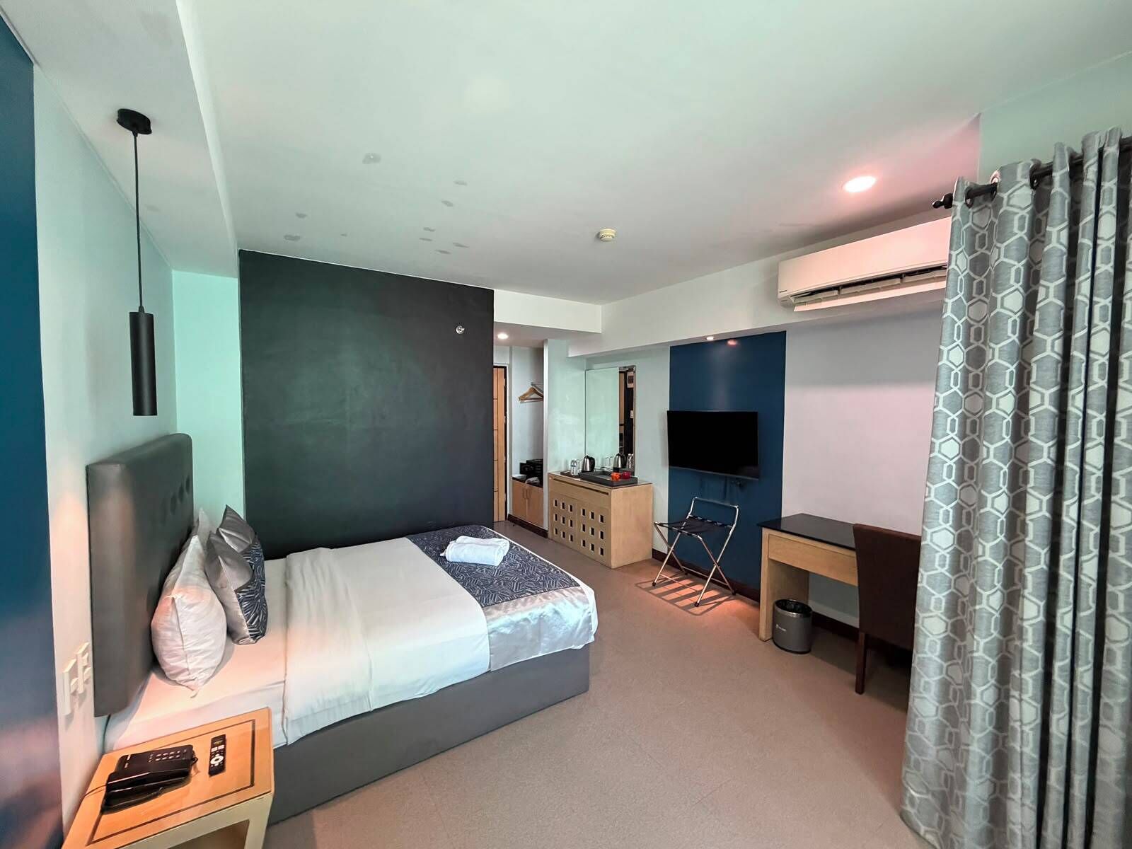 Standard Double Room | In-room safe, soundproofing, free WiFi, bed sheets