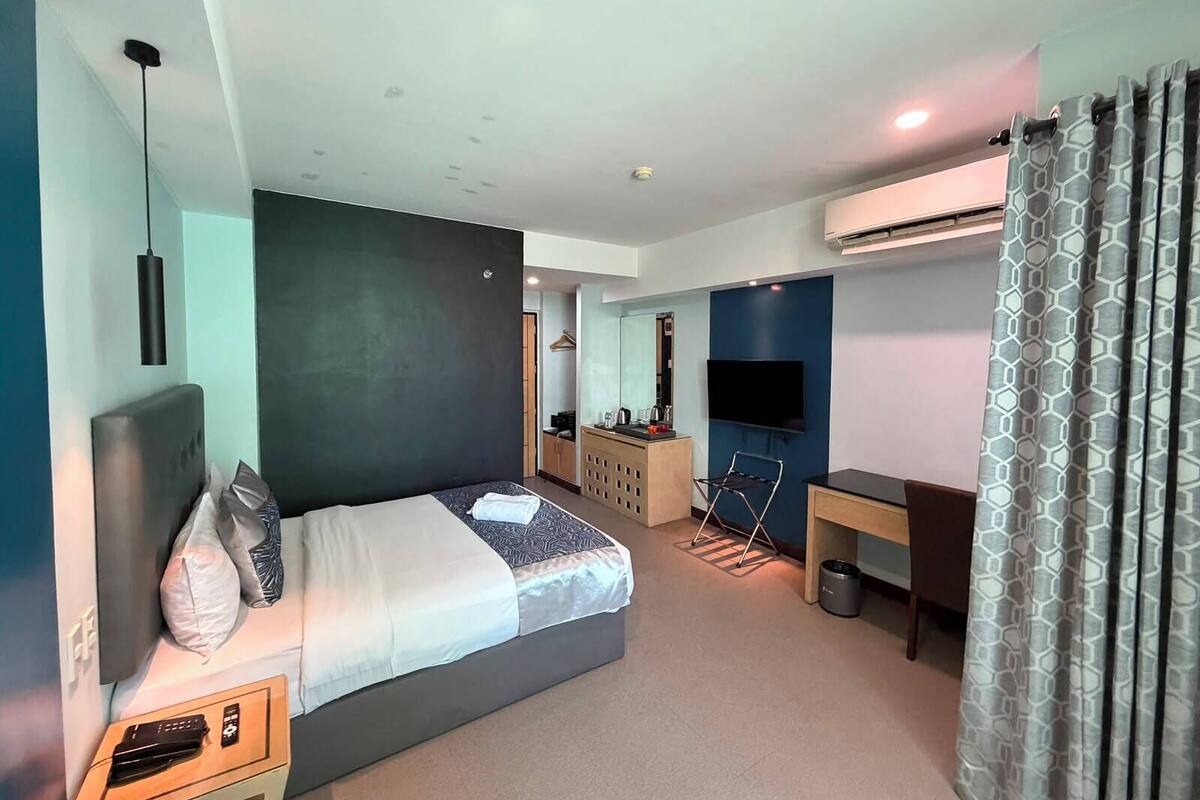 Standard Double Room | In-room safe, soundproofing, free WiFi, bed sheets