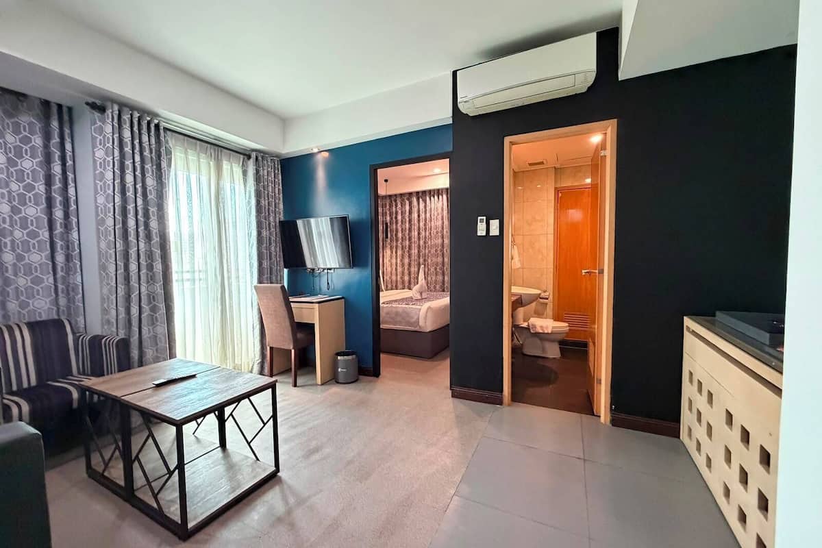 Superior-Onebedroom Suite | Caja de seguridad en la habitación, insonorización y wifi gratis