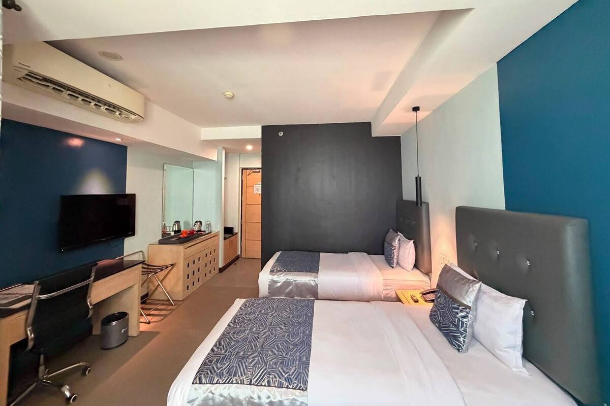 Deluxe Twin Room | In-room safe, soundproofing, free WiFi, bed sheets
