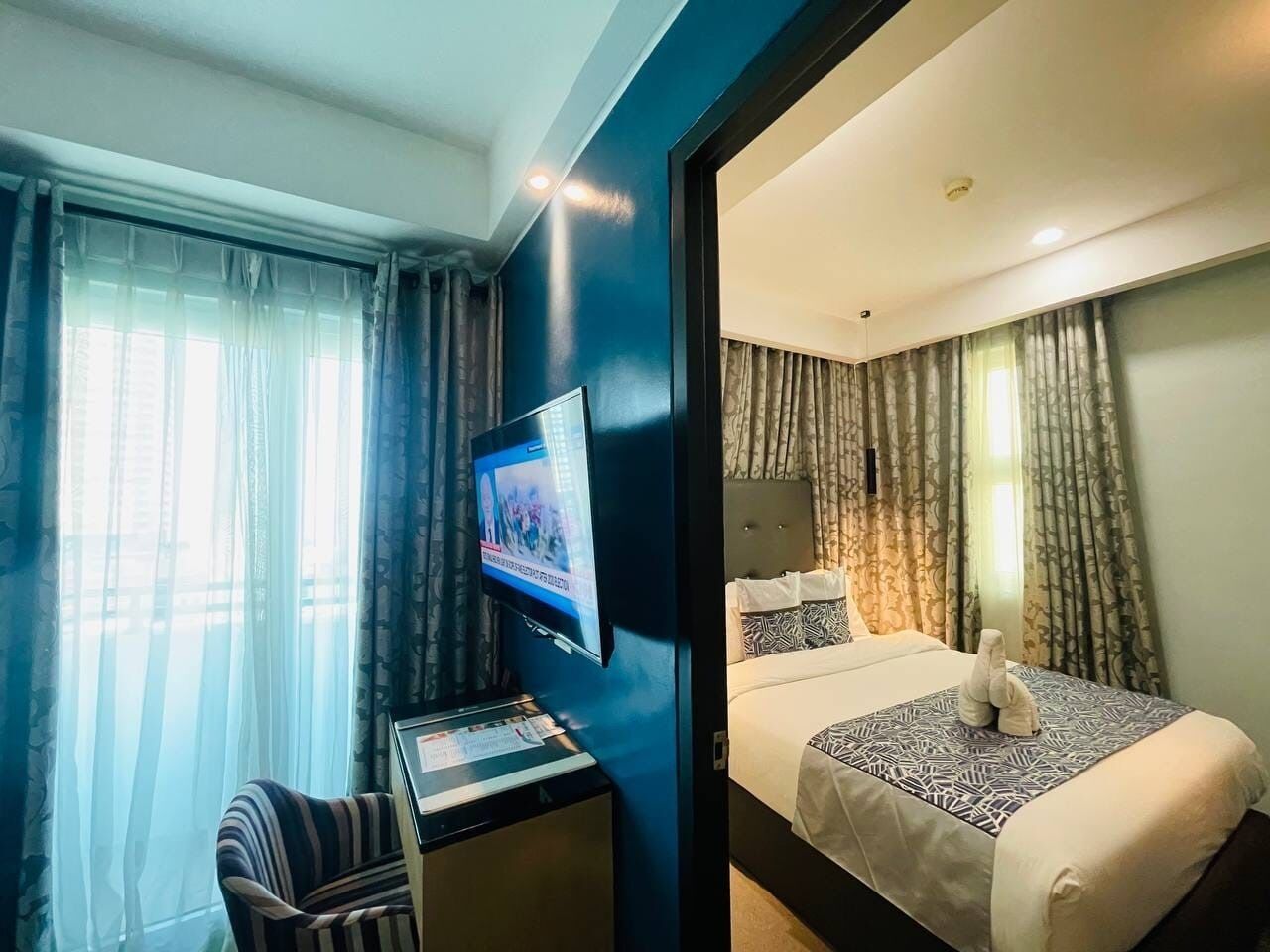 Superior Double Room, City View, Oceanfront | Peti besi dalam bilik, kalis bunyi, Wi-fi percuma, cadar katil 