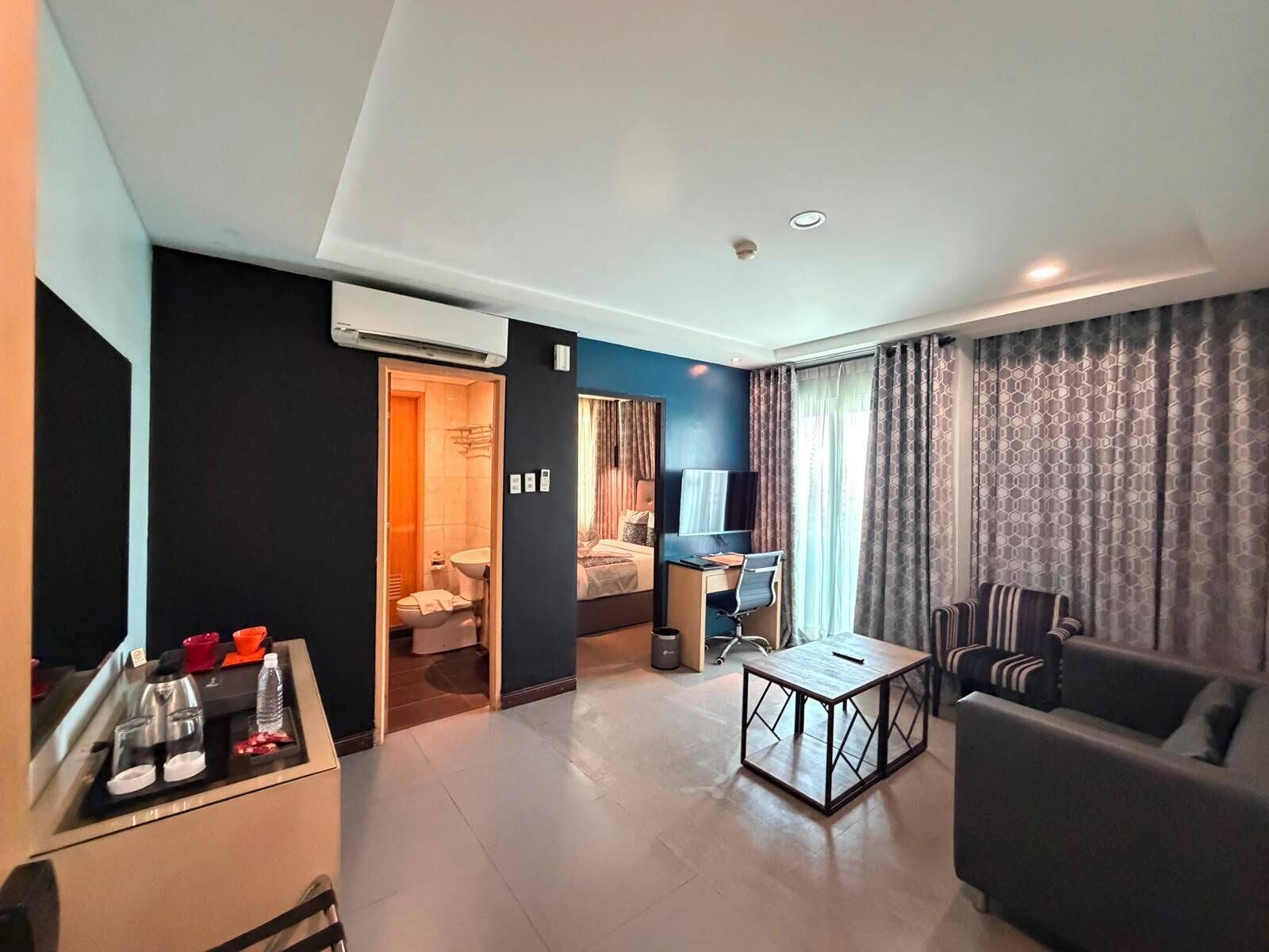 OneBedroom Suite | In-room safe, soundproofing, free WiFi, bed sheets