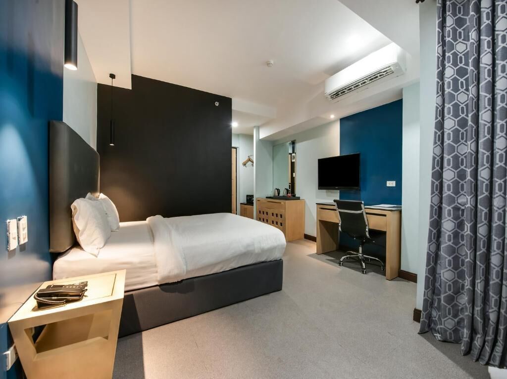 In-room safe, soundproofing, WiFi (free), bed sheets