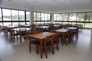 Bao gồm bữa sáng buffet hàng ngày 