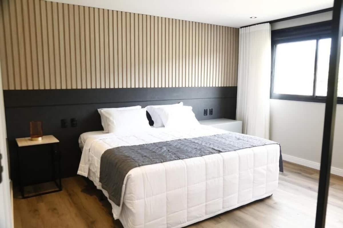 Habitación estándar con 2 camas individuales, vista a la ciudad | Escritorio, espacio para trabajar con laptop y wifi gratis