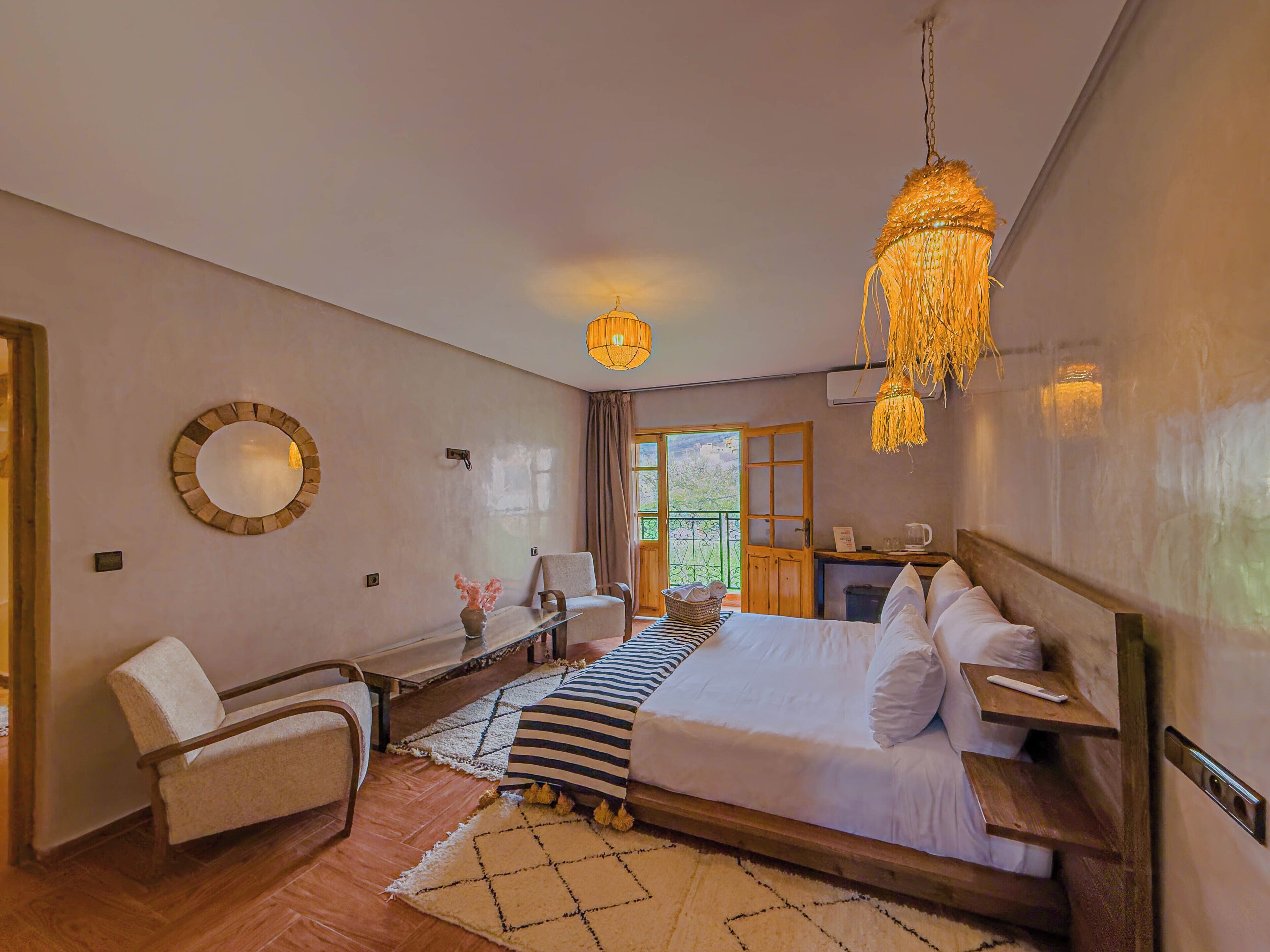 Habitación doble, 1 cama King size, vista a la montaña | Vista frontal de la propiedad