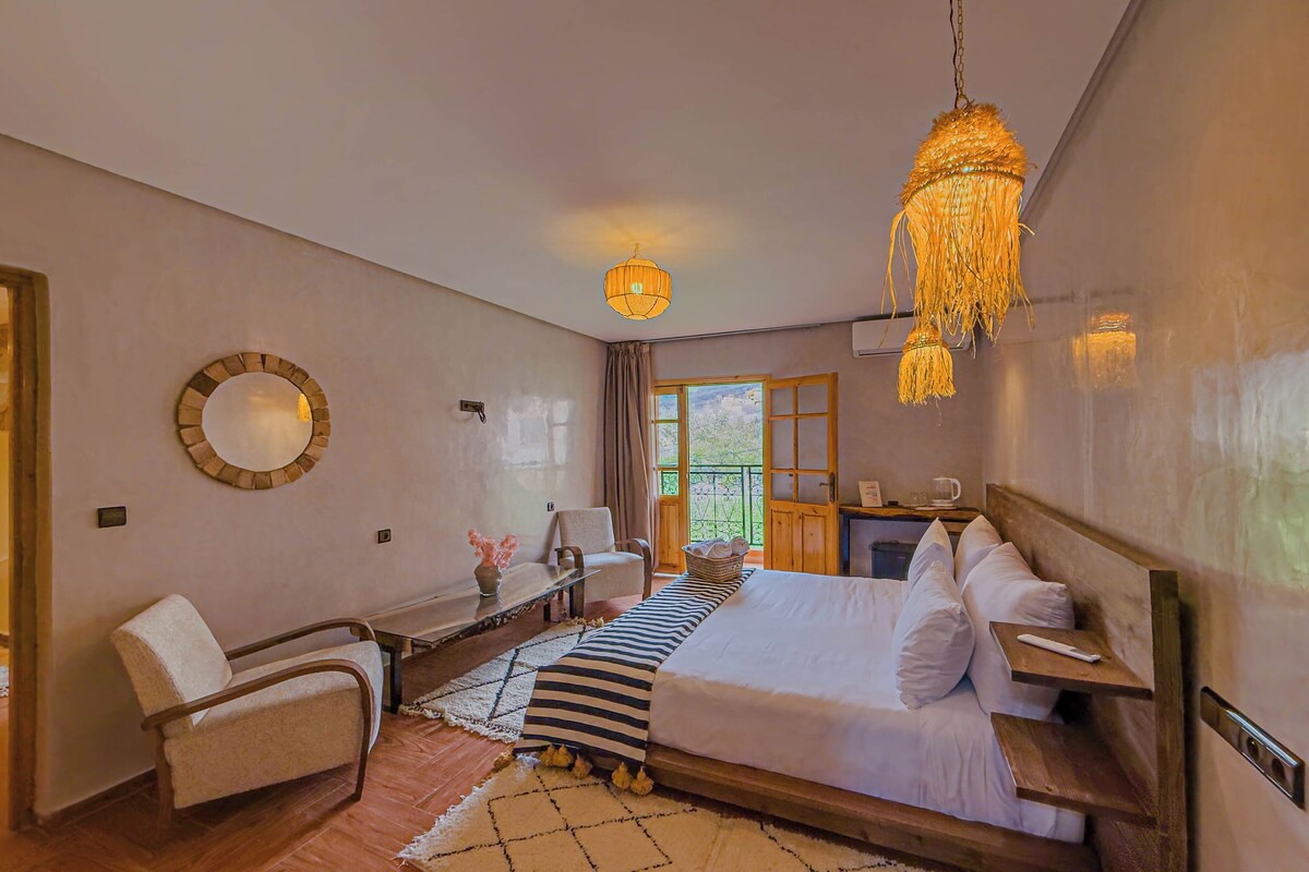 Double Room, 1 King Bed, Mountain View | Front of property