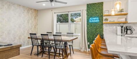 Casa | 4 quartos, acesso à internet de alta velocidade