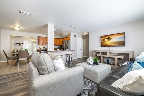 Monthly Rental Comfy Beds Great for Remote Work