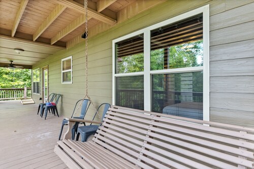 Valley Retreat Sleeps 10 Hot Tub Fire Pit