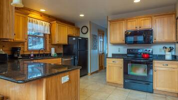 House | 4 bedrooms, high-speed internet