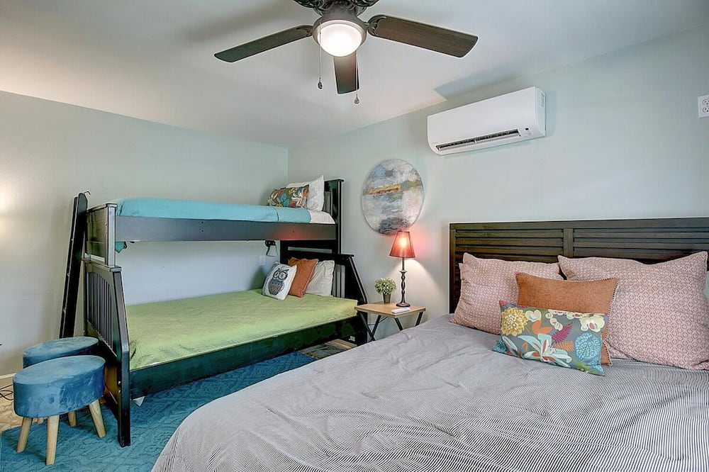 Kona Cottage Dog Friendly In Town Location - Port Aransas, TX