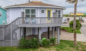 A two-story house with a balcony, a front door, and a garage. - Maui East- Pet Friendly 3 Blocks to Beach (Port Aransas)