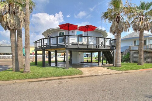 La Sirena Pet Friendly Community Pool