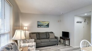 House - Pompano- 2 Min Drive to Beach Sleeps 4 (Port Aransas)