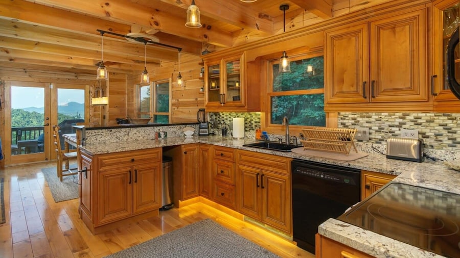 Old Oak Lodge Mtn Getaway Views Hot Tub