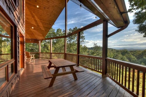 Endless Views Hot Tub Movie Theater Firepit