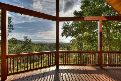 Endless Views Hot Tub Movie Theater Firepit