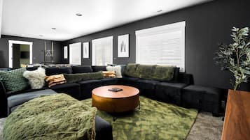 House | 6 bedrooms, high-speed internet
