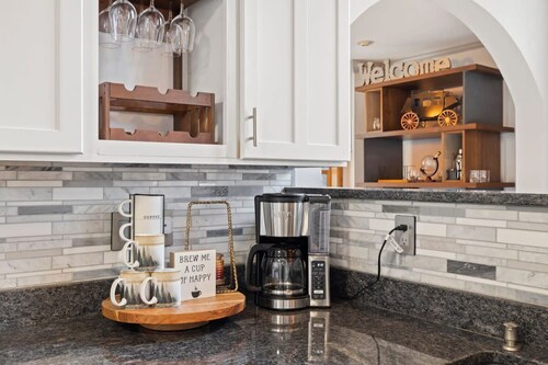 6 Br Sleeps 16 - Game Room - Hot Tub - Firepit