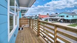 2 bedrooms, Internet - Sea Clusion- Golf Cart Friendly Pet Friendly (Port Aransas)