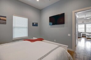 Unclassified image, 3 of 33, button - Sea Clusion- Golf Cart Friendly Pet Friendly (Port Aransas)