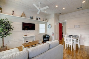 Unclassified image, 5 of 33, button - Sea Clusion- Golf Cart Friendly Pet Friendly (Port Aransas)