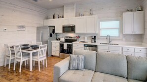 2 bedrooms, Internet - Sea Clusion- Golf Cart Friendly Pet Friendly (Port Aransas)