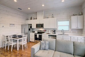 Unclassified image, 4 of 33, button - Sea Clusion- Golf Cart Friendly Pet Friendly (Port Aransas)