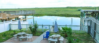 Cozy Canal Retreat Pool Fishing Close to Beach