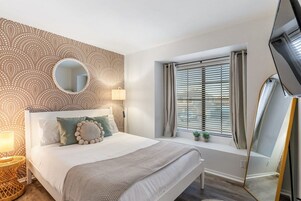 6 bedrooms, high-speed internet