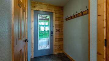 House | 8 bedrooms, high-speed internet