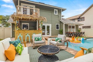 A backyard with a pool, outdoor seating, and a bar area. - 1 Mile to Beach Pool Tiki Bar Mini Golf (Seminole)