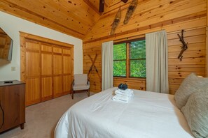 House | 12 bedrooms, high-speed internet - The Triple Timber in Mars Hill (Mars Hill)